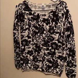 Fun old Navy black and White Sweater